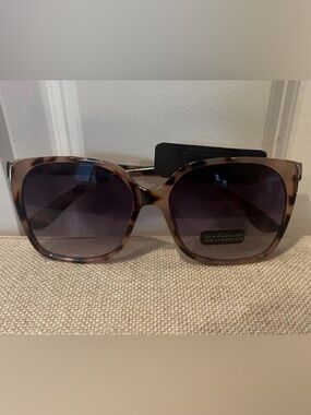 NWOT HOUSE OF HARLOW 1960 WOMEN'S TORTOISE SUNGLASSES
